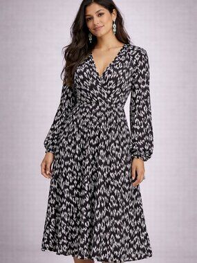 Scoop Women's Long Sleeve Split Neck Pleated Midi Dress